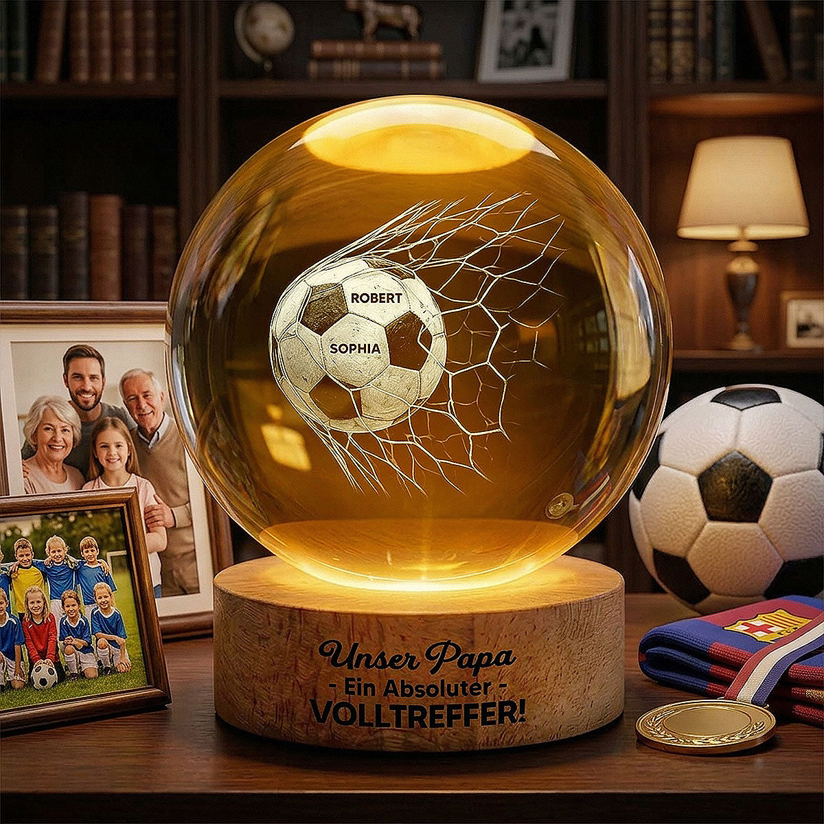 Unser Papa Ein absoluter Volltreffer - Personalisiertes Kristallkugel LED Nachtlicht – Geschenk zum Vatertag fr Fuball-Papa – Mit Namen