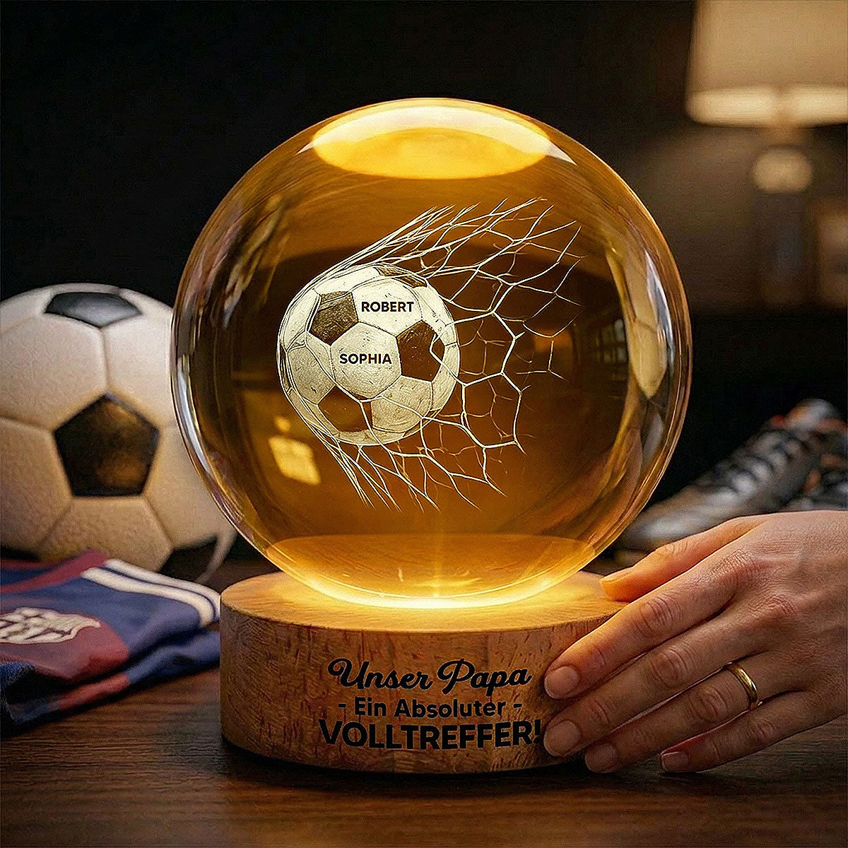 Unser Papa Ein absoluter Volltreffer - Personalisiertes Kristallkugel LED Nachtlicht – Geschenk zum Vatertag fr Fuball-Papa – Mit Namen