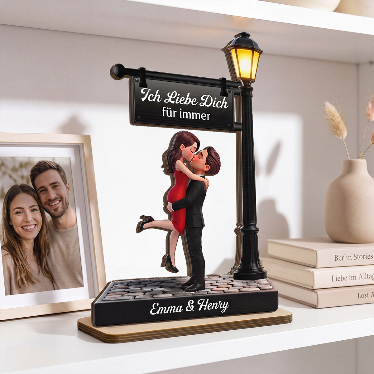 Zeitlose Liebe im Licht - Personalisierte 2-lagige Holzplakette - Herzliches Jubilumsgeschenk, Hochzeitsgeschenk fr Paare, fr ihn, fr sie